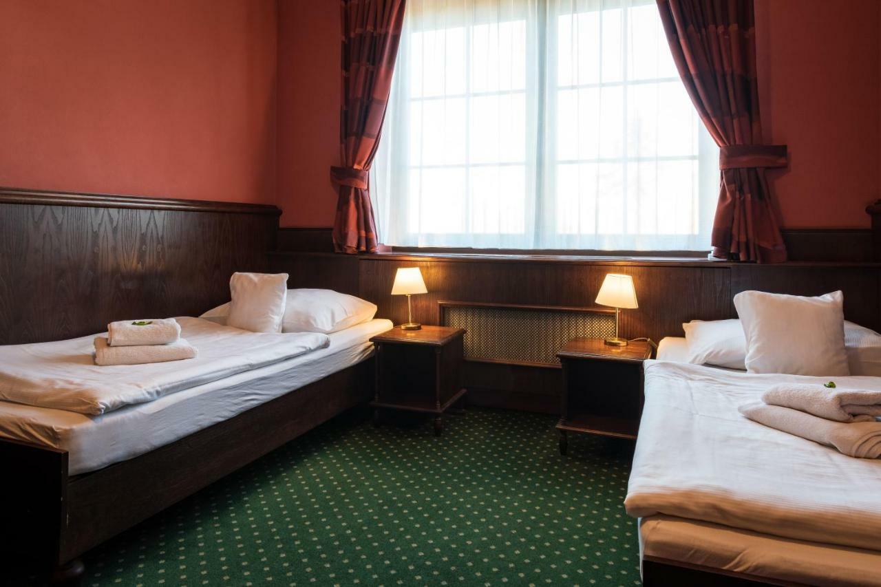 Hotel U Hejtmana Sarovce Uherske Hradiste Bagian luar foto